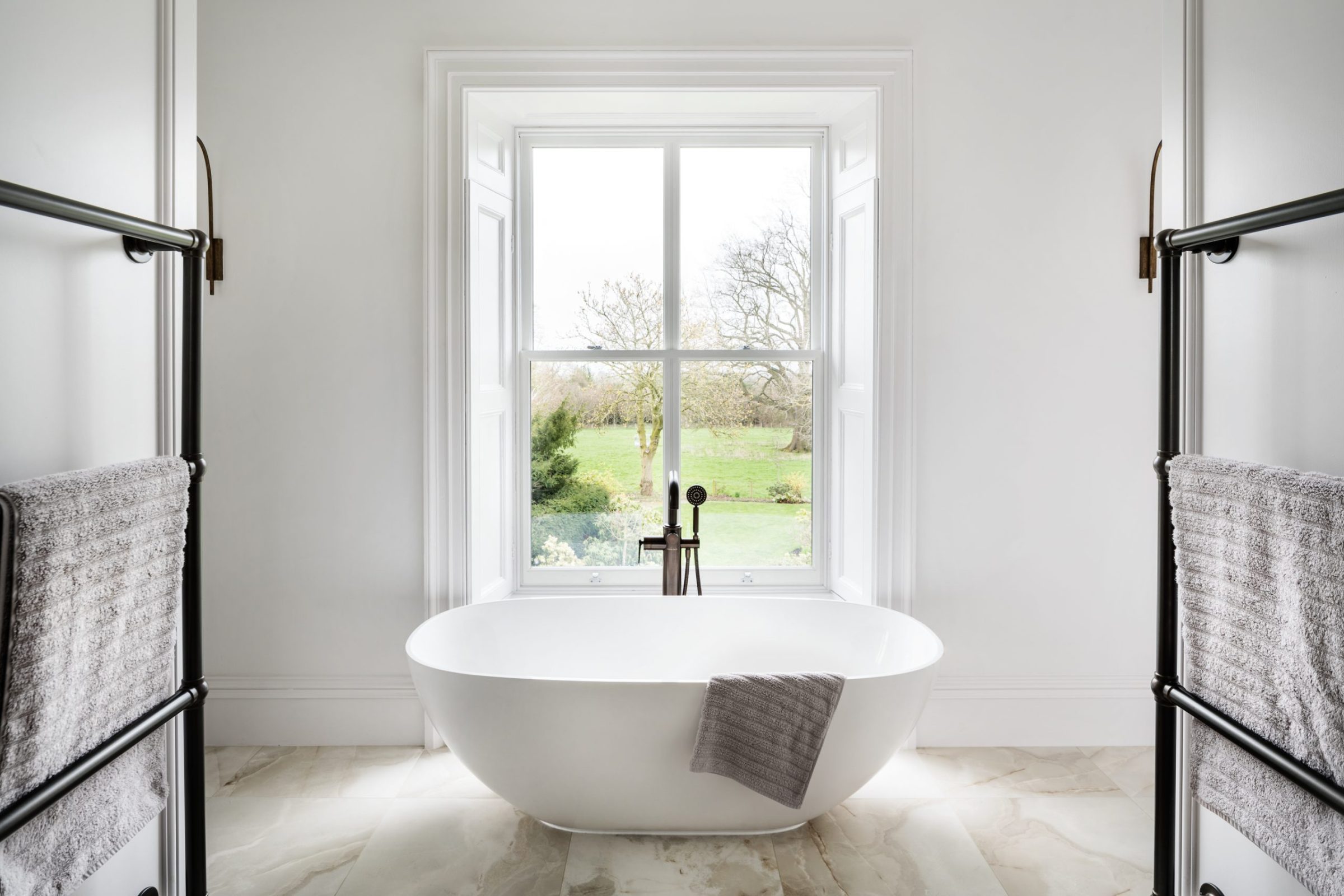 Free standing bath with a view
